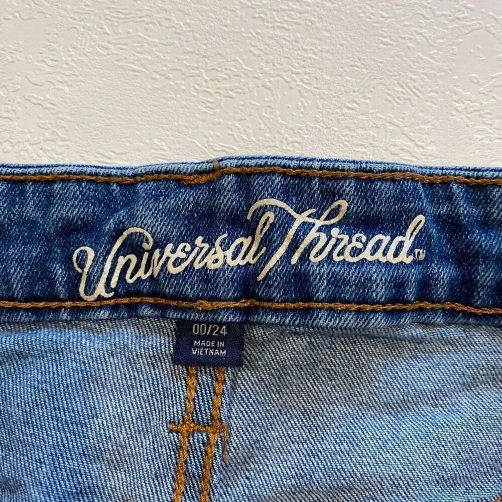 Universal Thread Mid Rise Denim Shorts Distressed Cuffed Blue Size 00/24 - Picture 3 of 6